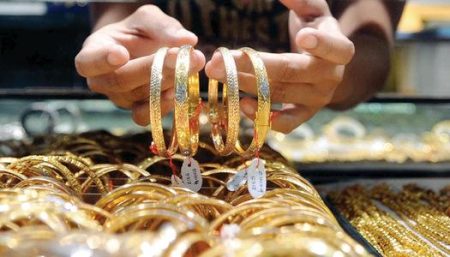 انتعاش المعادن النفيسة يعيد بريق الذهب ويشعل الطلب
