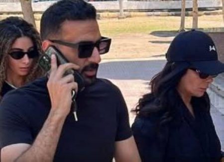 حزن الأسرة الفنية يهز الوسط الفني في وداع والدة أحمد حلمي
