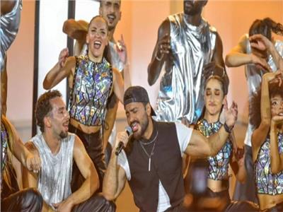 نجاح حفل الأرينا . هل يغيّر تامر حسني قواعد الحفلات في العالم العربي؟
