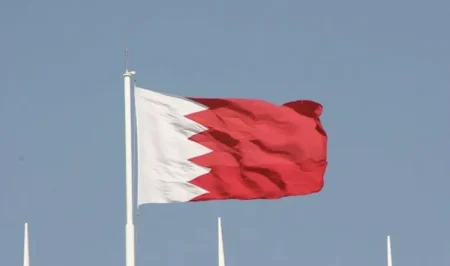 سياسات منع السفر الإقليمي: قرار بحريني صارم يثير الجدل ويشعل المنطقة