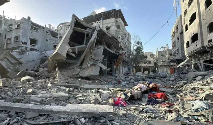 شهداء وجرحى في قصف من جيش الاحتلال الإسرائيلي جديد استهدف مركبة مدنية بحي الرمال غرب غزة