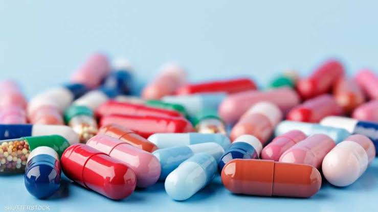 عادة تدمر الجميع.. أضرار تناول الأدوية دون استشارة الطبيب