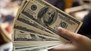 مفاجأة في سعر الدولار اليوم.. الجنيه يواصل الضغط على العملة الأمريكية