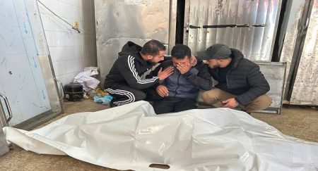 استشهد 12 فلسطينيا بينهم أربعة أطفال في غزة.. تصعيد جديد يشعل الأوضاع داخل القطاع