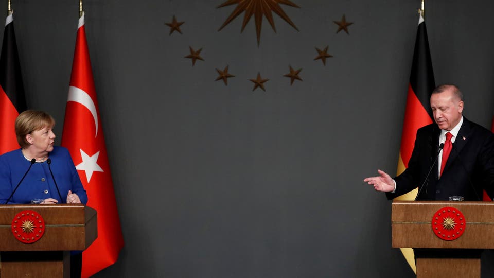 ميركل لأردوغان: لا تستغل اللاجئين
