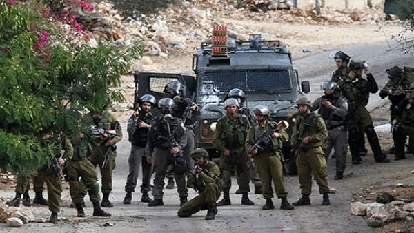 فلسطين :مقتل شاب فلسطينى على مدخل معسكر لجيش الإحتلال فى بلدة أبوديس