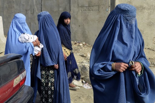انتشار الذعر بين النساء الأفغان بسبب حركة طالبان