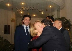 صور: قبلات وأحضان نائب أردني للسفيرة الأمريكية تشعل مواقع التواصل