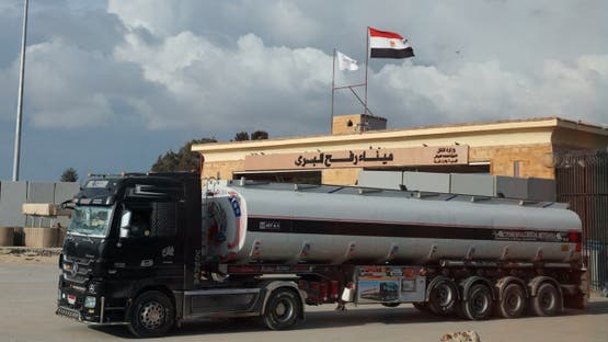 شاحنتا وقود تدخلان غزة لأول مرة منذ 5 أشهر