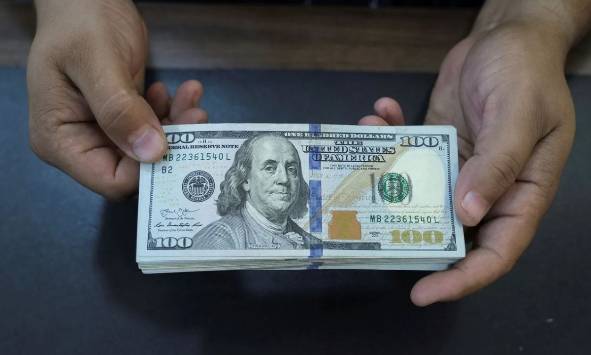 تحركات جديدة وتراجع طفيف.. سعر الدولار في سوريا اليوم في السوق السوداء سعر الدولار اليوم