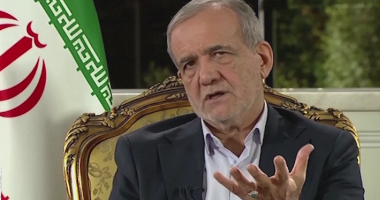 الترويكا الأوروبية تهدد بفرض عقوبات على إيران
