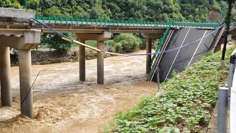 مصرع 12 شخصً في انهيار جزئي لجسر قيد الإنشاء فوق النهر الأصفر شمال غرب الصين