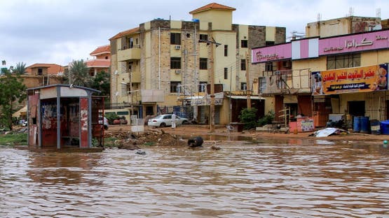 السودان سيول وقصف يحاصران المدنيين