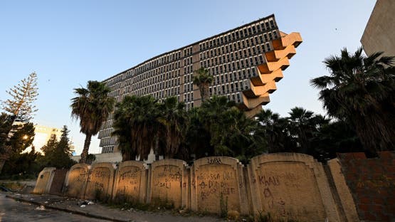 هدم فندق البحيرة بتونس
