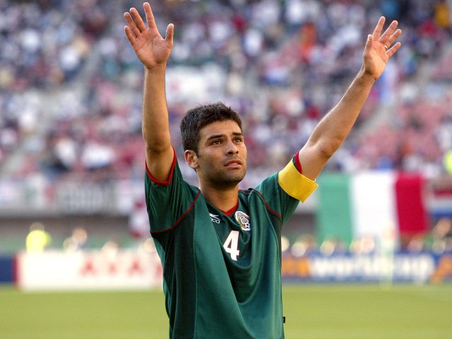 القائمة السوداء تمنع قائد المكسيك بكأس العالم من شرب المياه