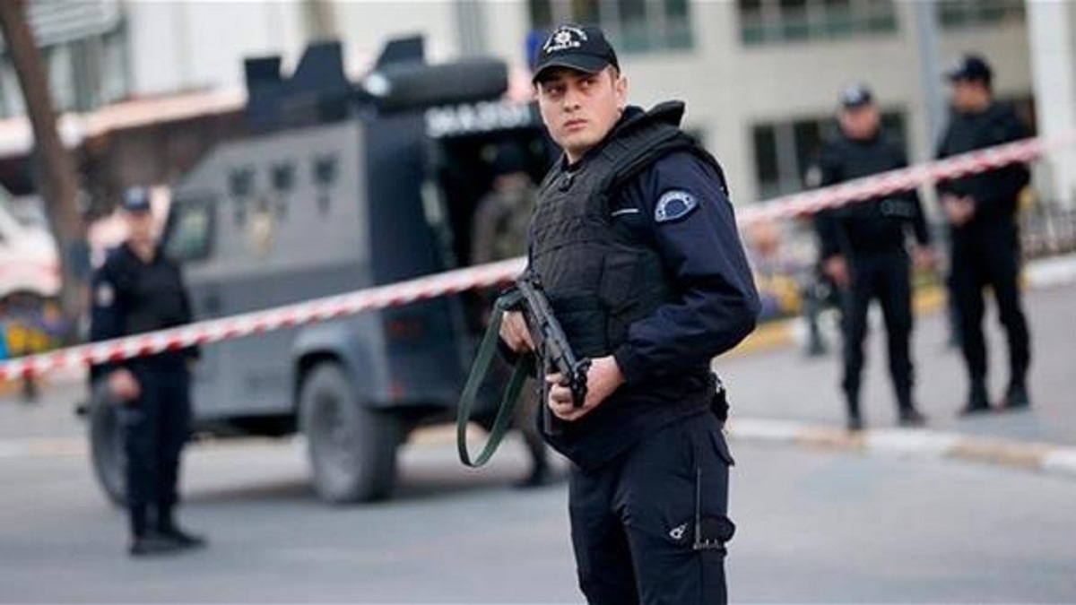 تركيا: منفذ هجوم ملهى إسطنبول لا يزال طليقاً