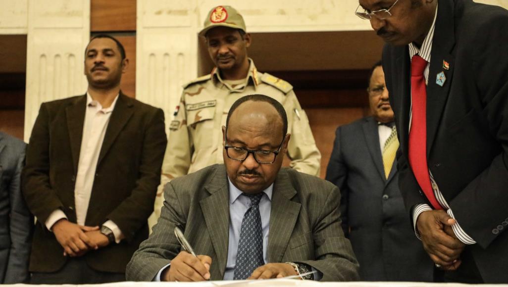حدد وضع المخابرات والدعم السريع.. تفاصيل اتفاق الوثيقة الدستورية بالسودان