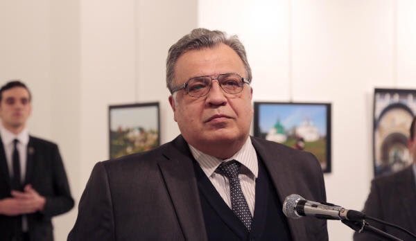 الكرملين: موسكو تنتظر نتيجة التحقيقات للكشف عن هوية القائمين علي اغتيال سفيرنا