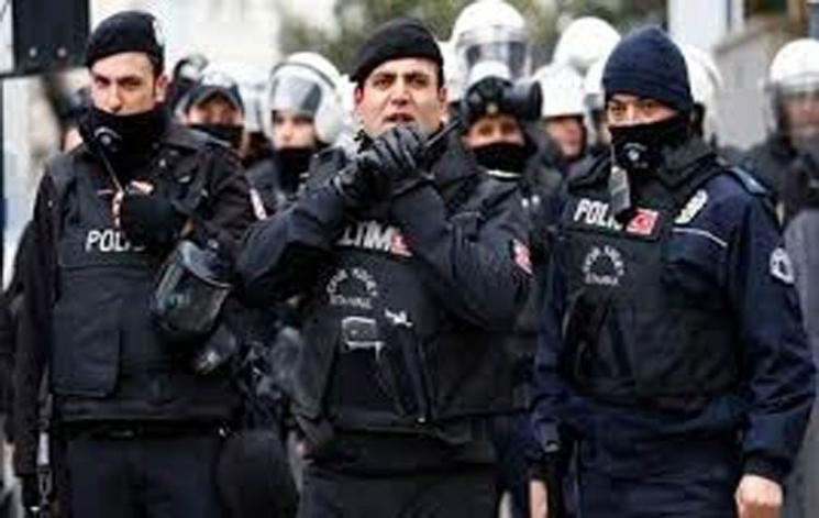 تركيا: 13 ألف شرطي أوقفوا عن العمل للاشتباه في صلاتهم بغولن