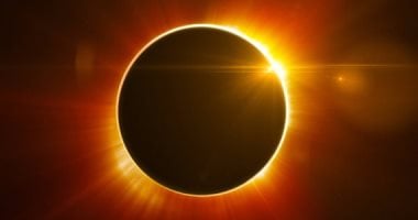 ظلام الظهيرة.. مصر تستقبل أطول كسوف شمسي في القرن