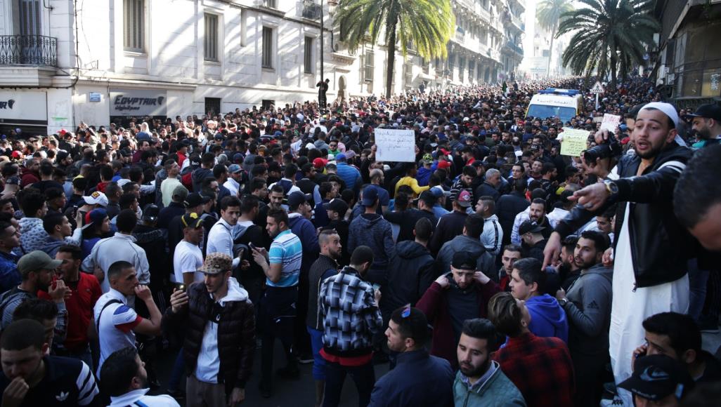 مظاهرات حاشدة في الجزائر ولا تراجع عن ترشح بوتفليقة