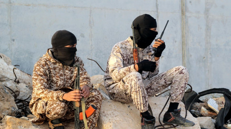 داعش ينشر فيديو يظهر نحر معتقلين في دير الزور