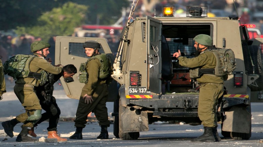 فلسطين:الاحتلال الإسرائيلي اعتقل 28 مواطن في الضفة
