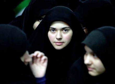 شروط طهران على النساء الإيرانيات للتطوع فى سوريا