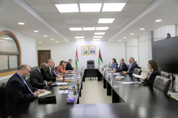 موقع إسرائيلي: الإدارة الأميركية ترفع مستوى العلاقات مع الفلسطينيين