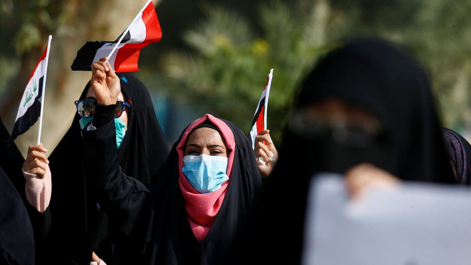 استمرار الاحتجاجات في العراق.. وقطع طرق وجسور