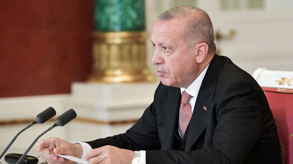 بعد خسارة الانتخابات.. أردوغان يتوعد المعارضين في حزبه