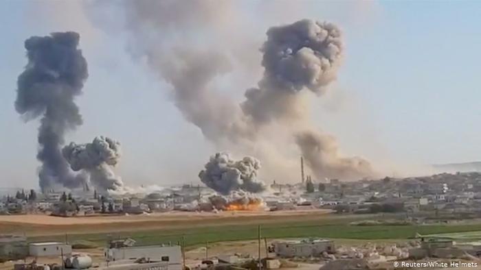 سوريا: مقتل 16 شخص في غارات جوية شرق البلاد