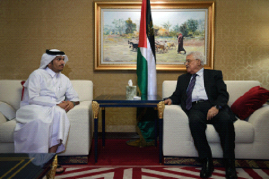 وزير الخارجية القطري يلتقي بالرئيس عباس في الدوحة لبحث ملف المصالحة