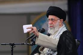 خامنئي يشيد بتصدي الباسيج للاحتجاجات