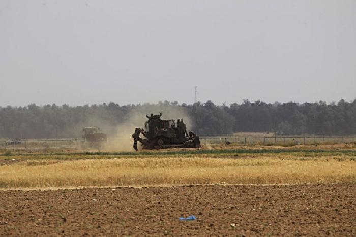 الغارديان: المزارعون الفلسطينيون يخشون مواصلة جيش إسرائيل هدم منازلهم