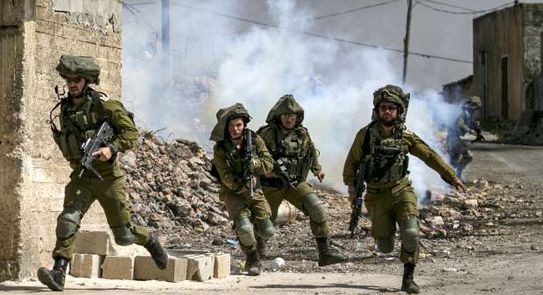 إصابة 17 فلسطيني شرق غزة برصاص قوات الاحتلال