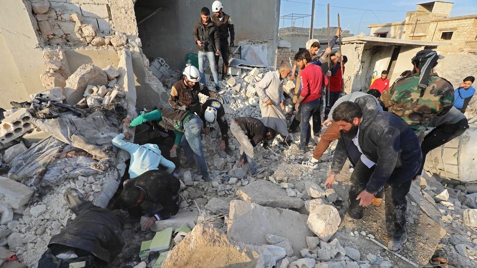 سوريا.. انفجار “مجهول” في إدلب يقتل 18 شخصاً