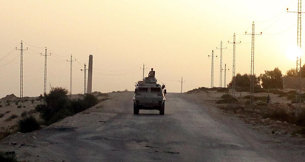 القاهرة: مقتل طفل وسيدة وإصابة ضابط و6 مجندين في تفجير شرق العريش