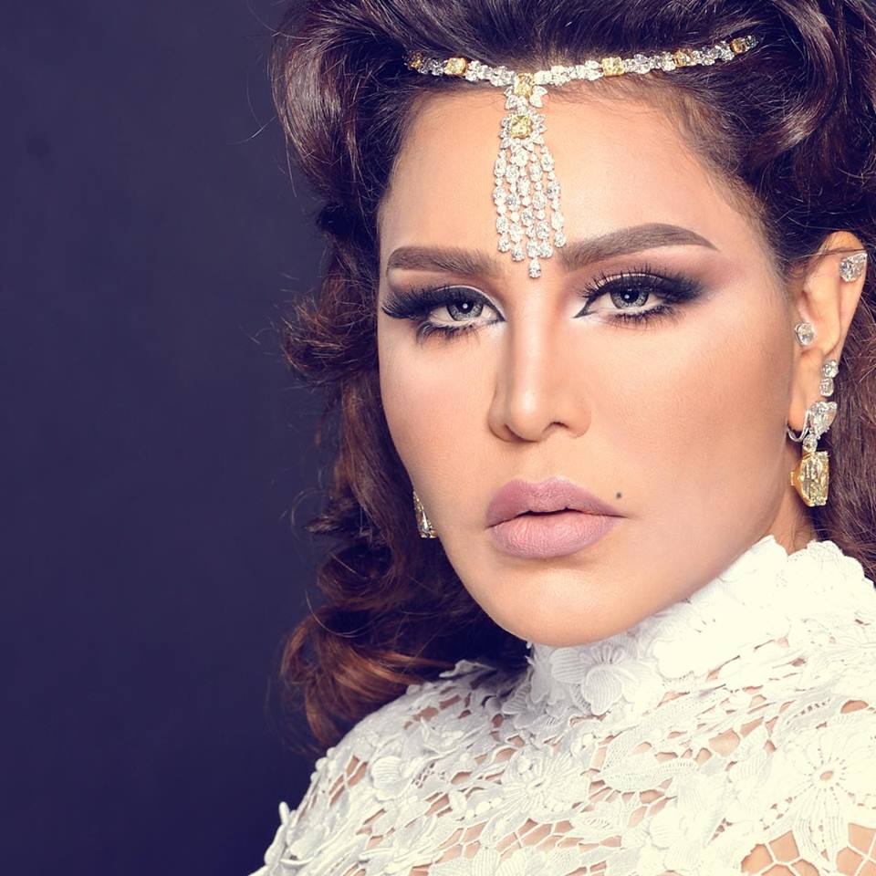 أحلام الإمارتية تستشير واد صفحاتها علي “تويتر” عن نوعية هاتفها الجديد