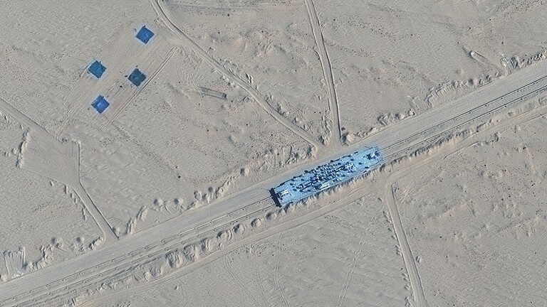 الصين تبني نماذج بالحجم الطبيعي لسفن البحرية الأمريكية