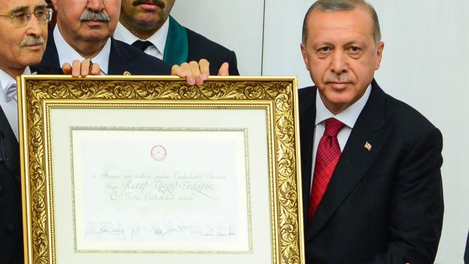 هبوط سريع لليرة التركية بعد تعيين أردوغان صهره وزيرا للمالية
