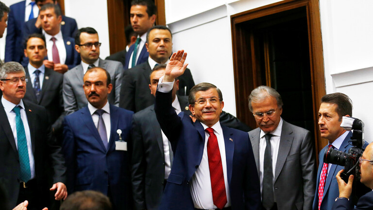 داود أوغلو يتهم أردوغان ببيع قضية “تركستان الشرقية”