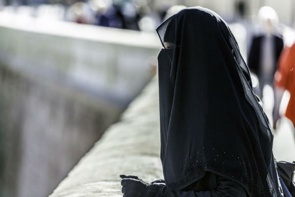 هولندا تنفذ قانون حظر النقاب في البلاد بشكل رسمي اليوم