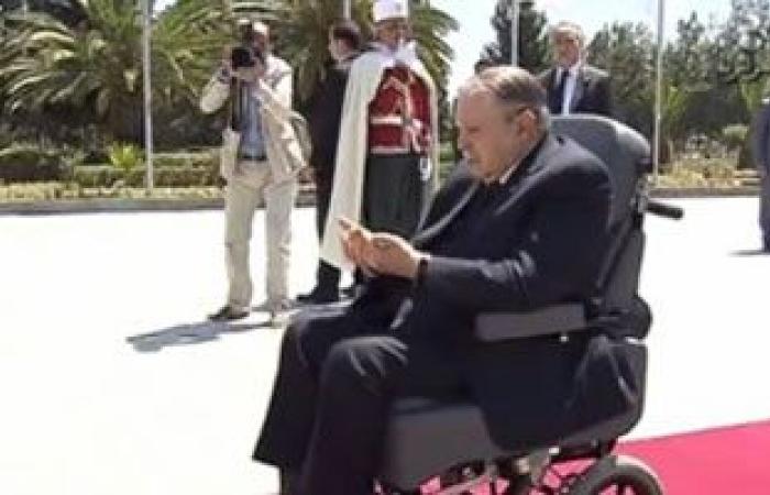 الجزائر تحظر المناصب الهامّة على مزدوجي الجنسية