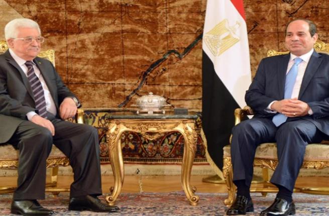قناة عبرية تكشف تفاصيل مكالمة “متوترة” بين عباس والسيسي