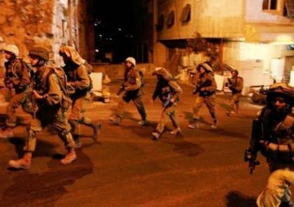 اعتقال 25 فلسطينياً في الضفة الغربية في حملة مداهمات فجر اليوم