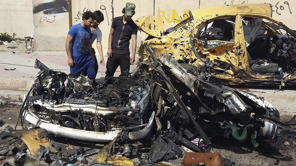 مقتل 69 وإصابة أكثر من 100 شخص في 3 انفجارات ببغداد