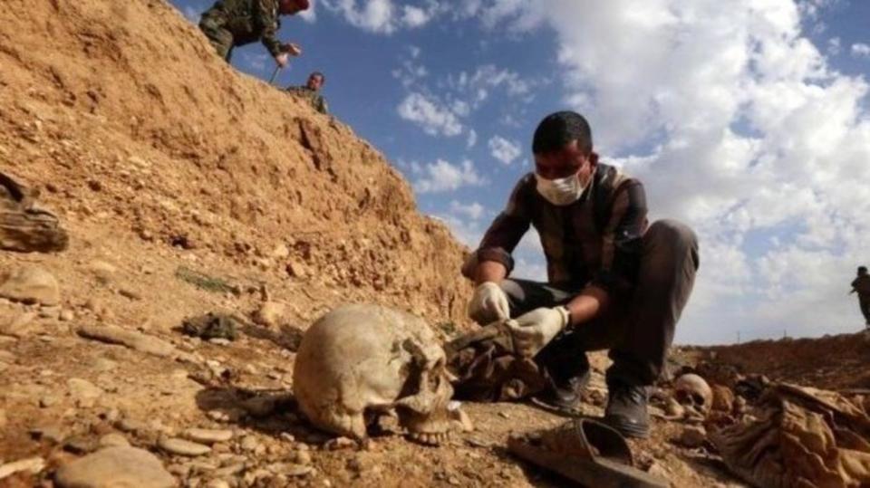 4 مقابر جماعية في المثنى.. وأكثر من 200 رفات