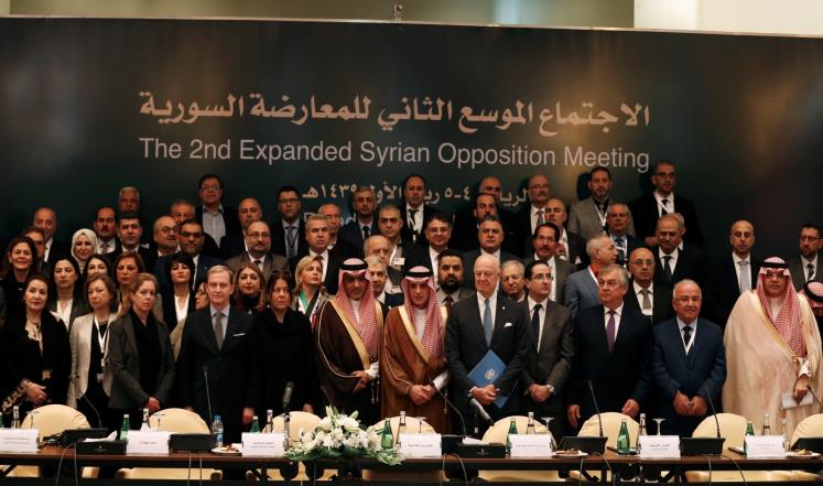 مؤتمر الرياض يتواصل والمعارضة تتمسك برحيل الأسد