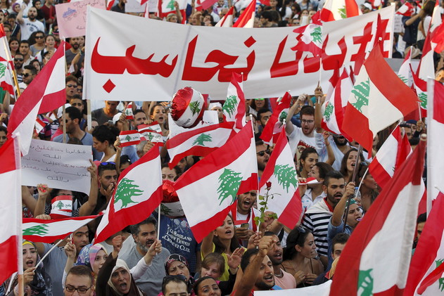 التظاهرات الغاضبة تشعل شوارع لبنان لليوم الثاني على التوالي